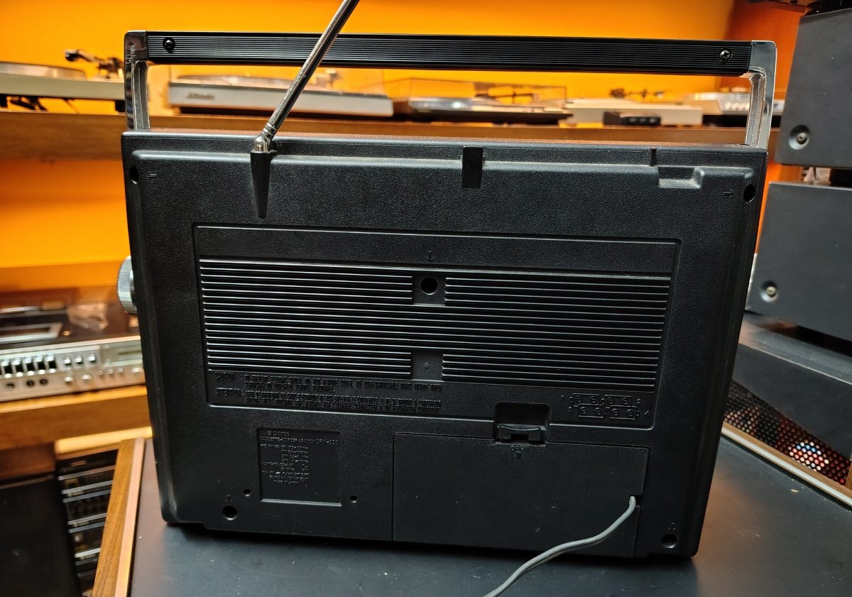 sony-cfm33s